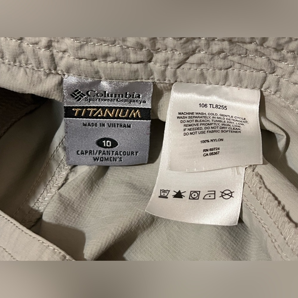 Columbia Titanium Cargo Hiking Capri Pants Womens 10 Beige Packable Camp - Picture 4 of 4